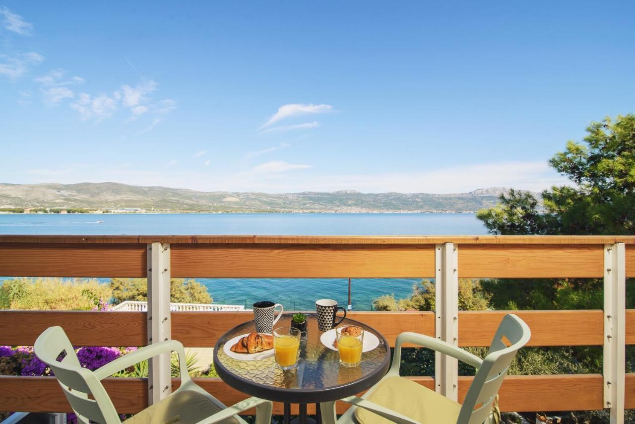 Villa Bua - Beautiful Seafront Apartments Trogir Exterior photo