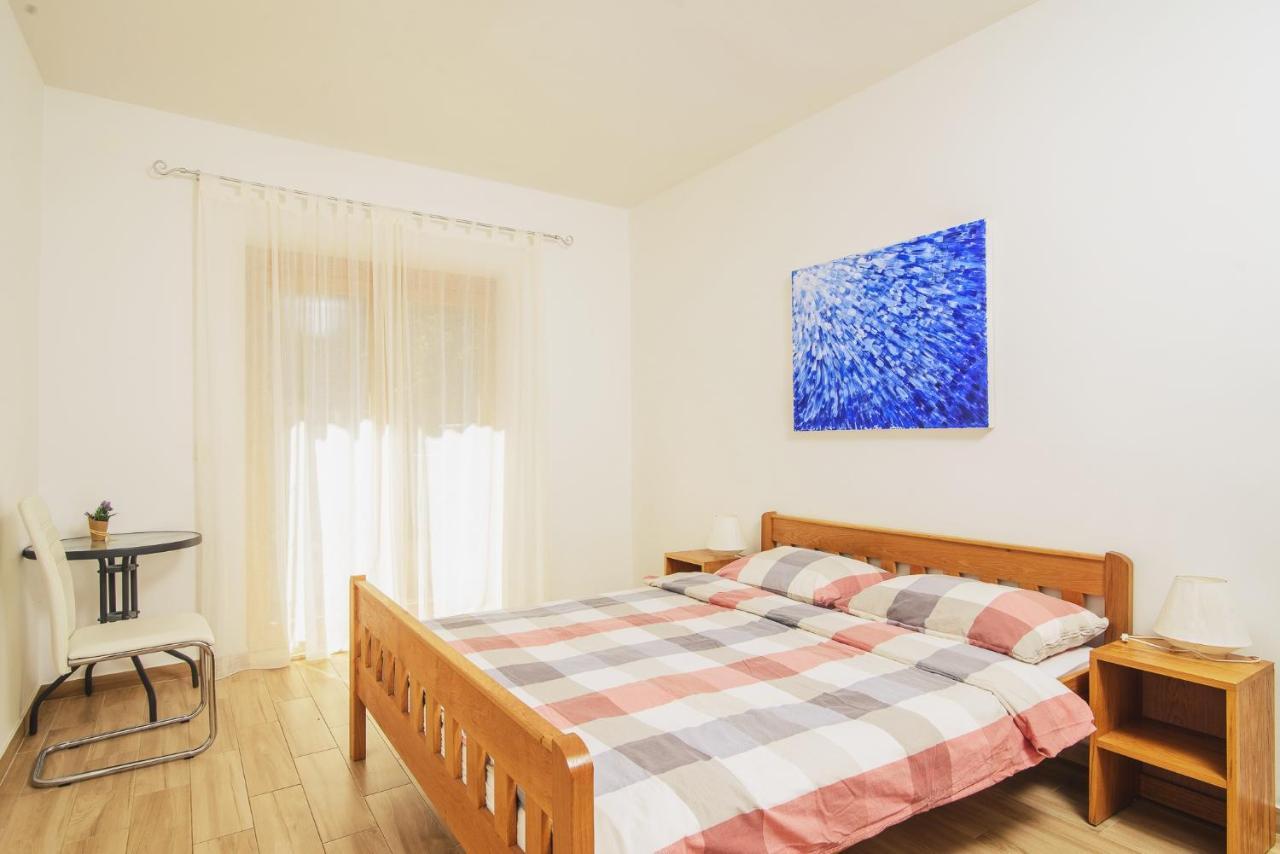Villa Bua - Beautiful Seafront Apartments Trogir Exterior photo