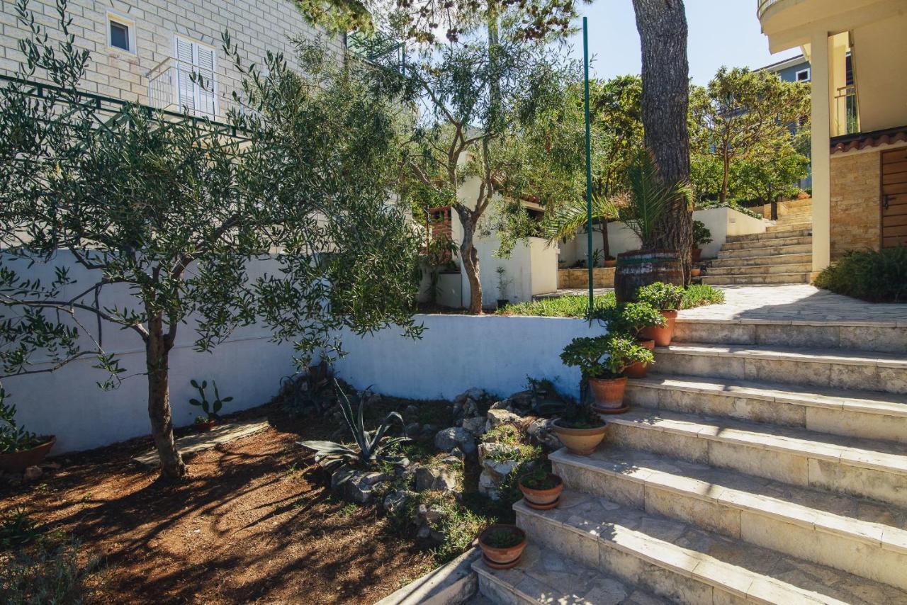 Villa Bua - Beautiful Seafront Apartments Trogir Exterior photo