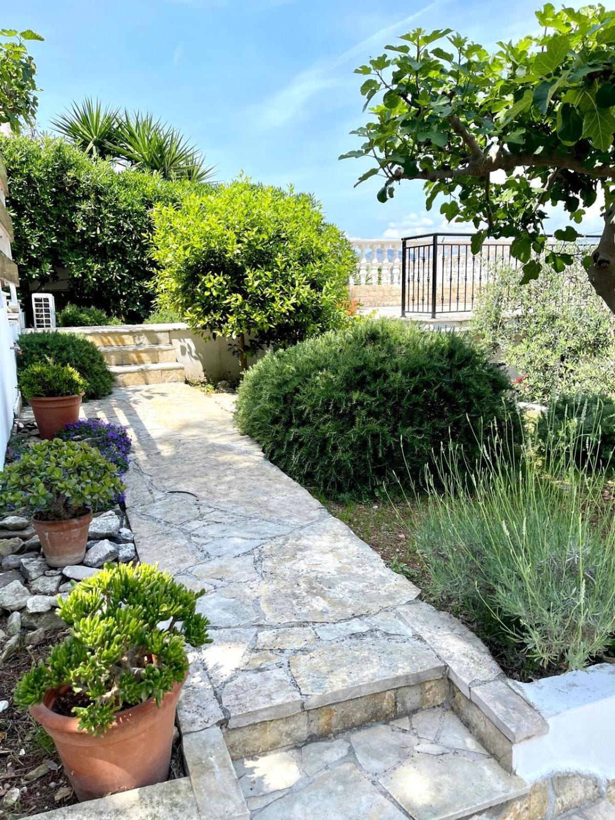 Villa Bua - Beautiful Seafront Apartments Trogir Exterior photo